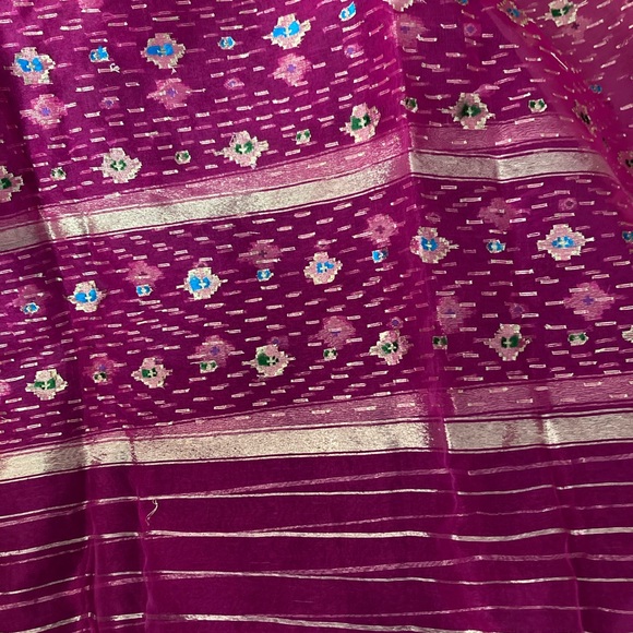Shocking pink organza dupatta - Picture 5 of 8